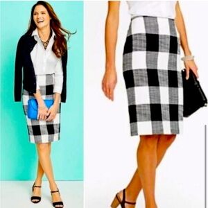 NWT. Classic knee-length pencil skirt buffalo checkered white & black Cotton.